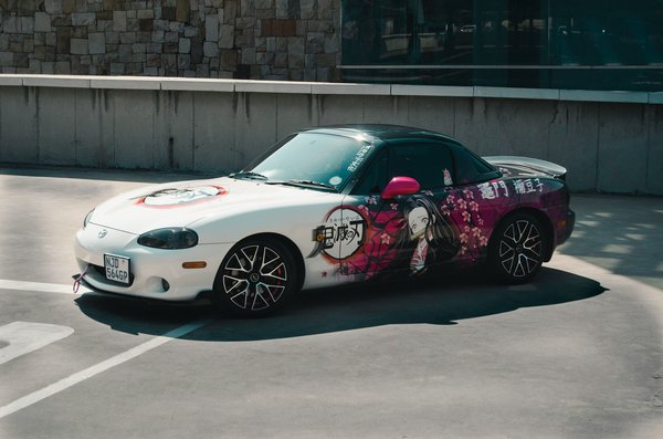 Quels sont les avantages des systèmes d'alerte de pression des pneus pour les véhicules de sport?